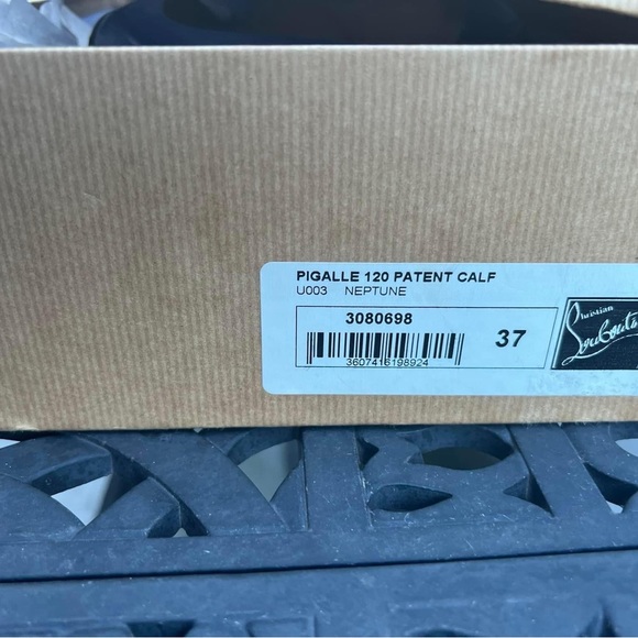Christian Louboutin Pigalle 120 Blue Patent Heels size 37 fits a 6.5 usa. - Picture 3 of 16
